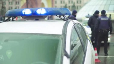 Polis memurları olay yerinde. Teşhirci polis. Kyiv. Ukrayna