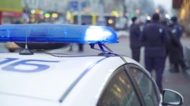 Polis memurları olay yerinde. Teşhirci polis. Kyiv. Ukrayna