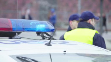 Polis memurları olay yerinde. Teşhirci polis. Kyiv. Ukrayna