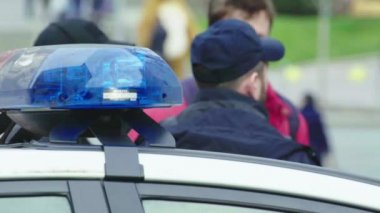 Polis memurları olay yerinde. Teşhirci polis. Kyiv. Ukrayna