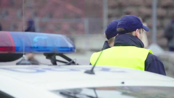 Police officers at the crime scene. Flashing police flasher. Kyiv. Ukraine — Stock Video