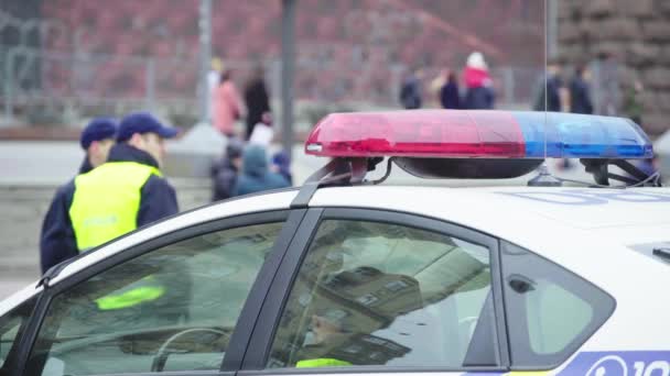 Police officers at the crime scene. Flashing police flasher. Kyiv. Ukraine — Stock Video