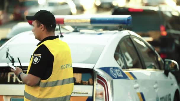 Police officers at the crime scene. Flashing police flasher. Kyiv. Ukraine — Stock Video