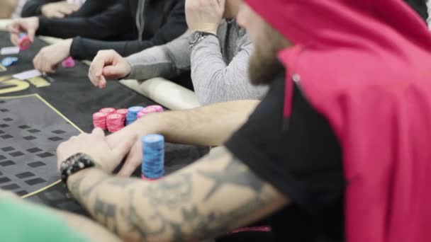 Pokeren in een casino. Gokken — Stockvideo