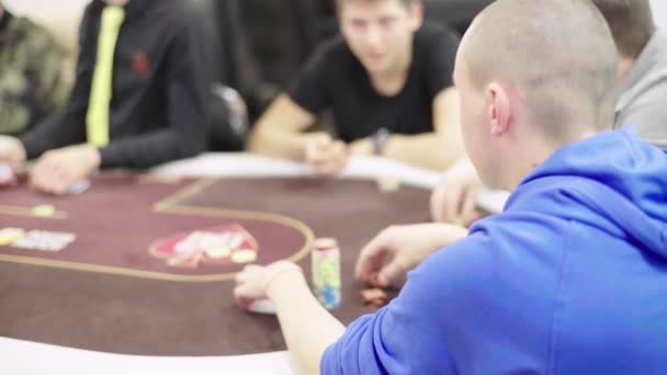 Jouer au poker dans un casino. Jeux d'argent — Video