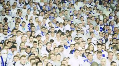 Maç boyunca stadyumdaki taraftarlar. Olimpiyskiy. Kyiv. Ukrayna.