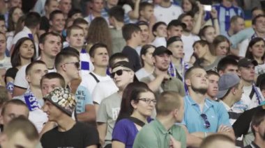 Maç boyunca stadyumdaki taraftarlar. Olimpiyskiy. Kyiv. Ukrayna.