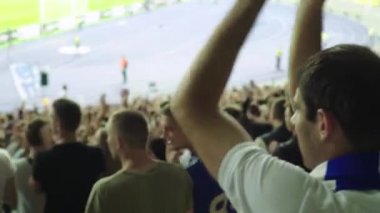 Maç boyunca stadyumdaki taraftarlar. Olimpiyskiy. Kyiv. Ukrayna.