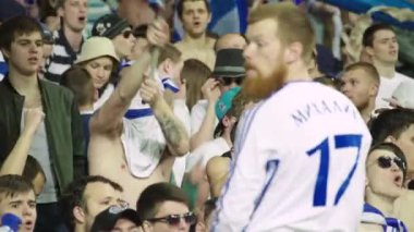 Maç boyunca stadyumdaki taraftarlar. Olimpiyskiy. Kyiv. Ukrayna.