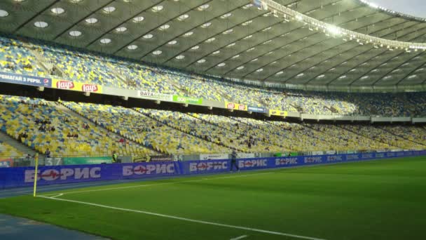 Leeg groot stadion. Olimpiyskiën. Kiev. Oekraïne. — Stockvideo