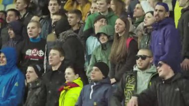 Maç boyunca stadyumdaki taraftarlar. Olimpiyskiy. Kyiv. Ukrayna.