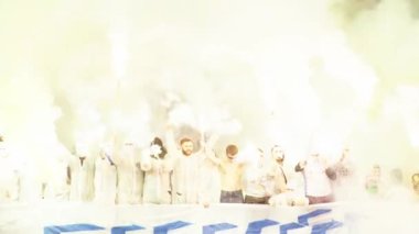 Maç boyunca stadyumdaki taraftarlar. Olimpiyskiy. Kyiv. Ukrayna.