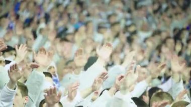 Maç boyunca stadyumdaki taraftarlar. Olimpiyskiy. Kyiv. Ukrayna.