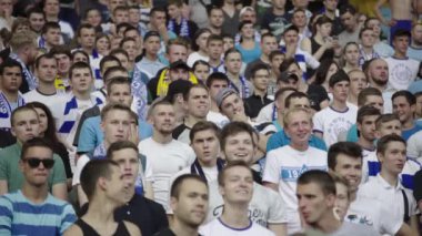 Maç boyunca stadyumdaki taraftarlar. Olimpiyskiy. Kyiv. Ukrayna.