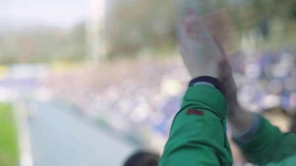 Aficionados en el estadio durante el partido. Olimpiyskiy. Kiev. Ucrania. — Vídeos de Stock