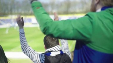 Maç boyunca stadyumdaki taraftarlar. Olimpiyskiy. Kyiv. Ukrayna.