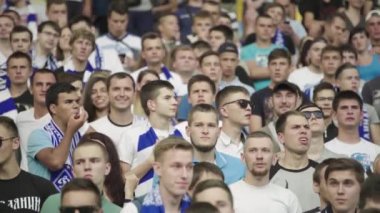 Maç boyunca stadyumdaki taraftarlar. Olimpiyskiy. Kyiv. Ukrayna.