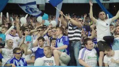 Maç boyunca stadyumdaki taraftarlar. Olimpiyskiy. Kyiv. Ukrayna.