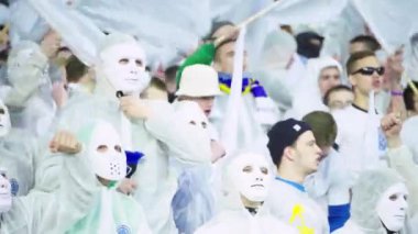 Maç boyunca stadyumdaki taraftarlar. Olimpiyskiy. Kyiv. Ukrayna.