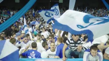 Maç boyunca stadyumdaki taraftarlar. Olimpiyskiy. Kyiv. Ukrayna.