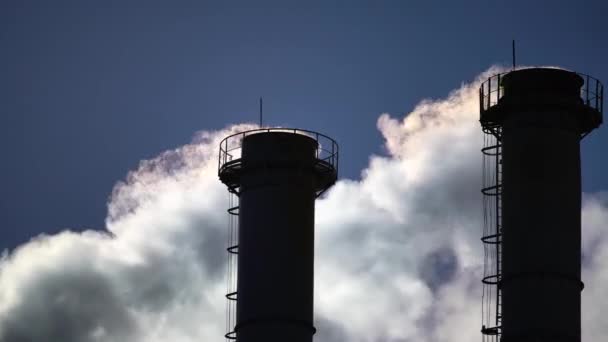 Il fumo viene dal camino. Inquinamento atmosferico. Ecologia. Kiev. Ucraina . — Video Stock