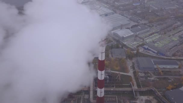 Il fumo viene dal camino. Aereo. Inquinamento atmosferico. Ecologia. Kiev. Ucraina . — Video Stock