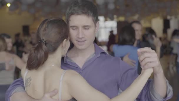 People dancers dance tango. Slow motion. Kyiv. Ukraine — ストック動画