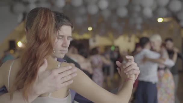 I ballerini ballano tango. Al rallentatore. Kiev. Ucraina — Video Stock