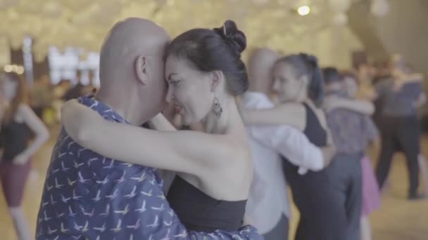 People dancers dance tango. Slow motion. Kyiv. Ukraine — ストック動画