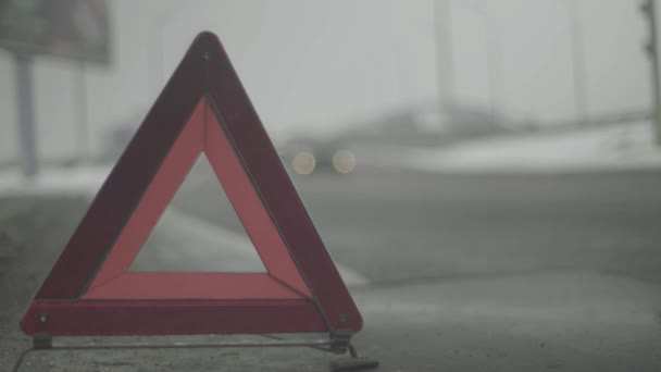 Warning sign "Red Triangle" on the road. Close-up. Crash. Car breakdown — Stock Video