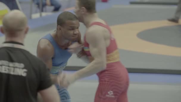 Lottatori durante la competizione di wrestling. Kiev. Ucraina — Video Stock