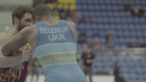 Lutadores durante a competição de wrestling. Kiev. Ucrânia — Vídeo de Stock