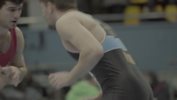 Ringer während des Wrestling-Wettbewerbs. kyiv. Ukraine — Stockvideo