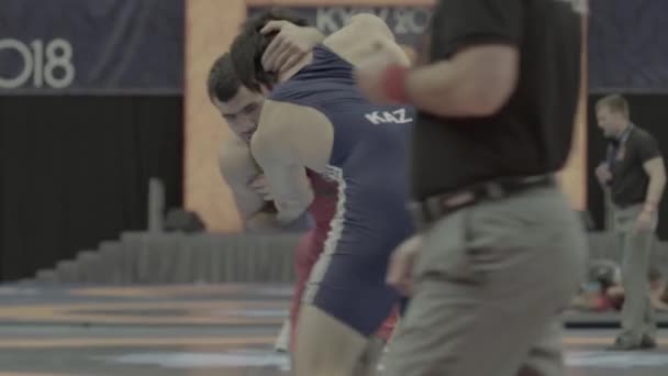 Lottatori durante la competizione di wrestling. Kiev. Ucraina — Video Stock