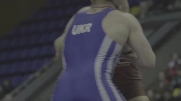 Lottatori durante la competizione di wrestling. Kiev. Ucraina — Video Stock