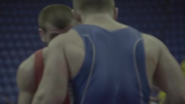 Παλαιστές κατά τη διάρκεια του διαγωνισμού πάλης. Κίεβο. Ουκρανία — Αρχείο Βίντεο