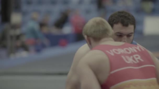 Wrestlers fight during a wrestling competition. Slow motion. Kyiv. Ukraine. — ストック動画