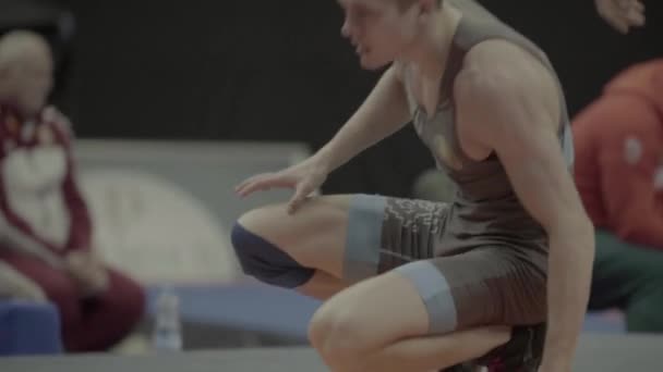 Ringer kämpfen während eines Wrestling-Wettbewerbs. Zeitlupe. kyiv. Ukraine. — Stockvideo