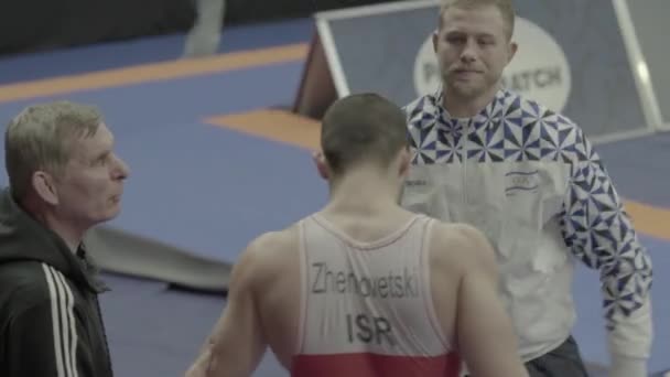 Coach e atleta durante le competizioni di break wrestling. Kiev. Ucraina — Video Stock