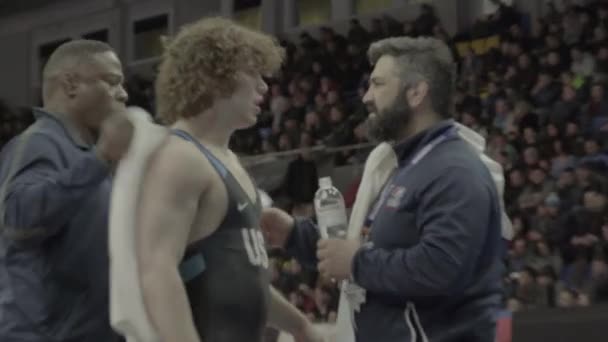 Coach e atleta durante le competizioni di break wrestling. Kiev. Ucraina — Video Stock