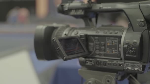 Cameraman with a camera in wrestling competitions. Close-up. — Stock Video