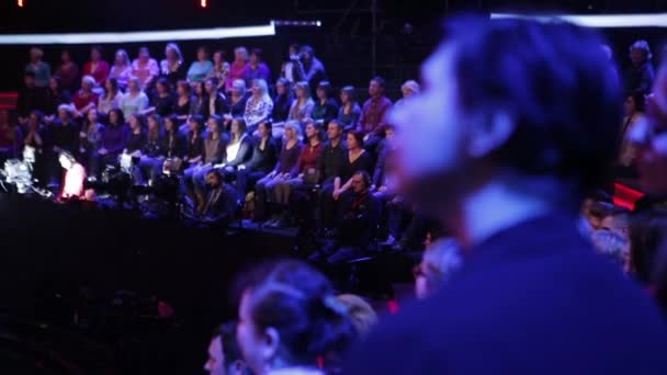 Spectators in a TV studio during a TV recording of a television broadcast — Stock Video