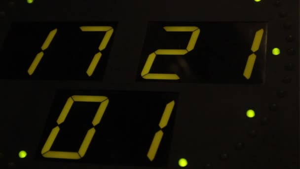 전자 스코어보드를 사용 한 시계 표시. 클로즈업. — 비디오