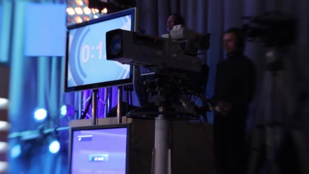 The camera in the TV studio while recording TV broadcast. Media — Stock Video