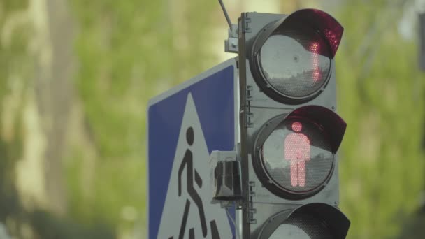 Feux de circulation sur la route pendant la journée. Gros plan. Kiev. Ukraine 