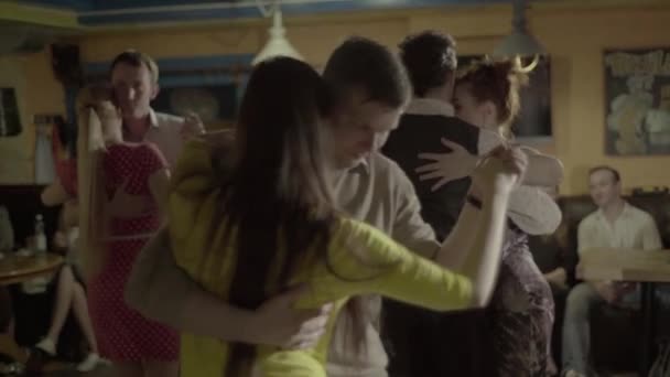 Volkstänzer tanzen Tango. kyiv. Ukraine — Stockvideo