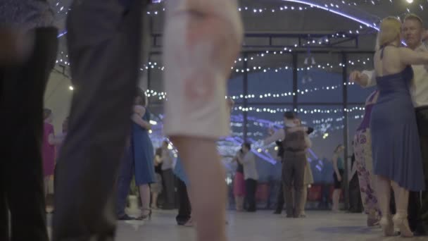 La gente baila tango. Kiev. Ucrania — Vídeo de stock