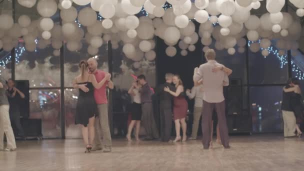 Οι χορευτές χορεύουν ταγκό. Κίεβο. Ουκρανία — Αρχείο Βίντεο