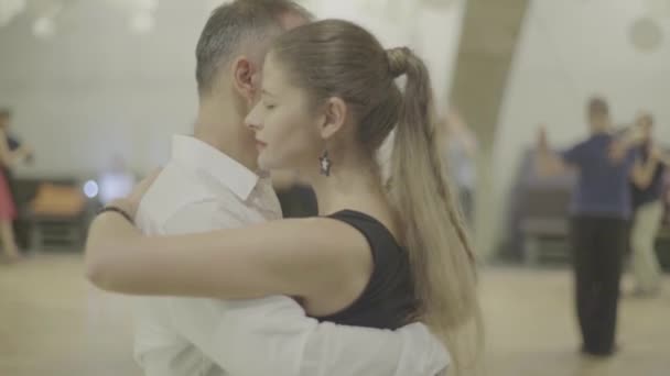 La gente baila tango. Kiev. Ucrania — Vídeos de Stock