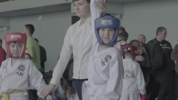 Konkursy Taekwondo. Dzieci. Zwolnij trochę. Kijów. Ukraina — Wideo stockowe